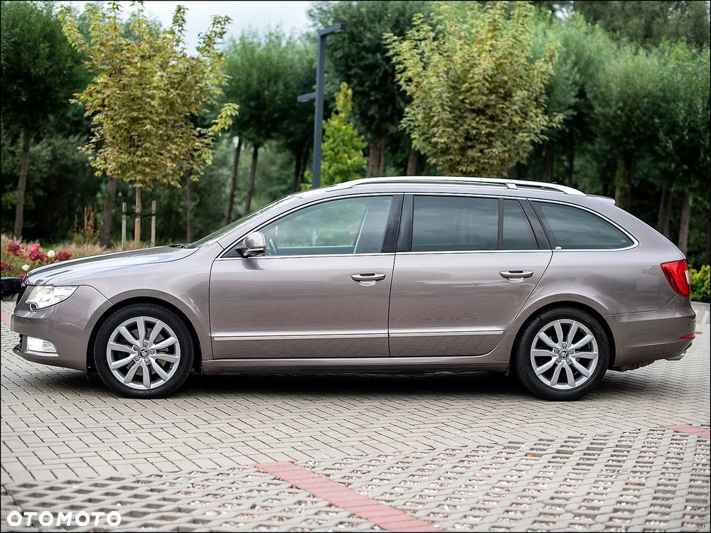 Skoda Superb 2011 photo 4