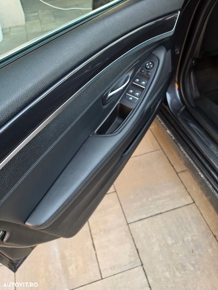 BMW Seria 5 525d xDrive - 11