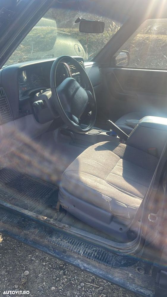 Jeep Cherokee - 4