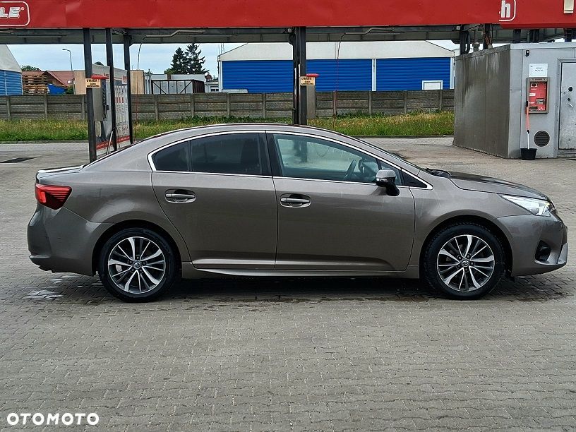Toyota Avensis 1.8 Premium - 4