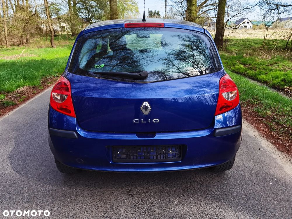 Renault Clio 1.2 16V 75 Expression - 12