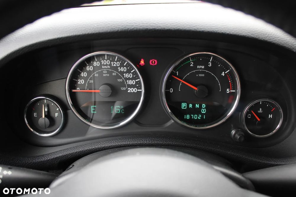 Jeep Wrangler 2.8 CRD Unlim Sport - 14