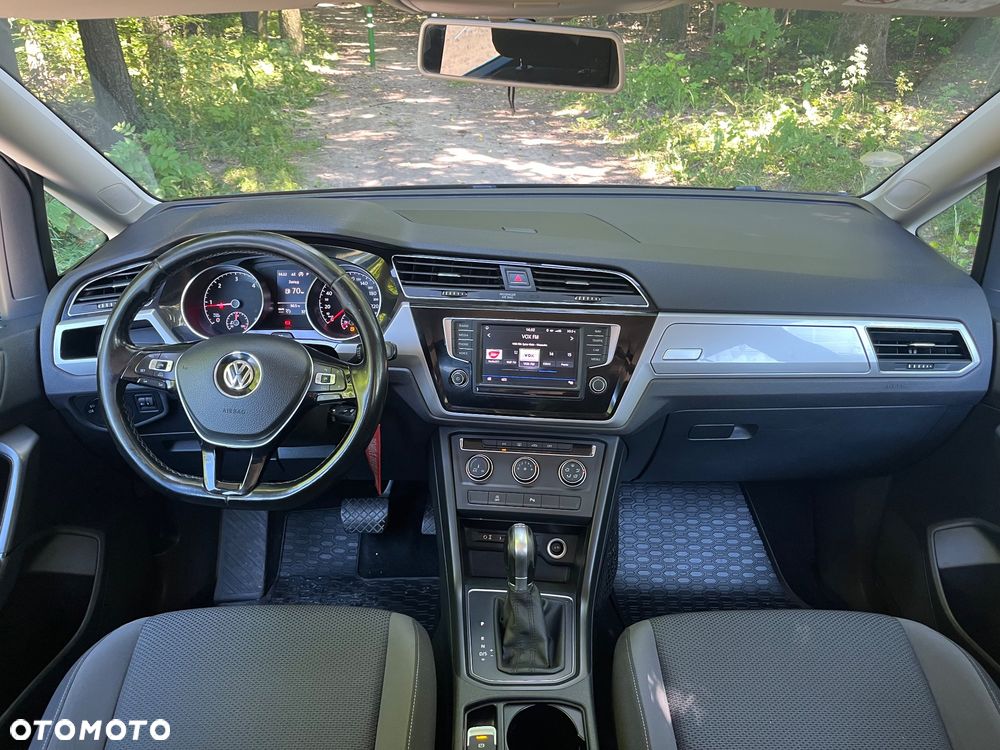 Volkswagen Touran - 14