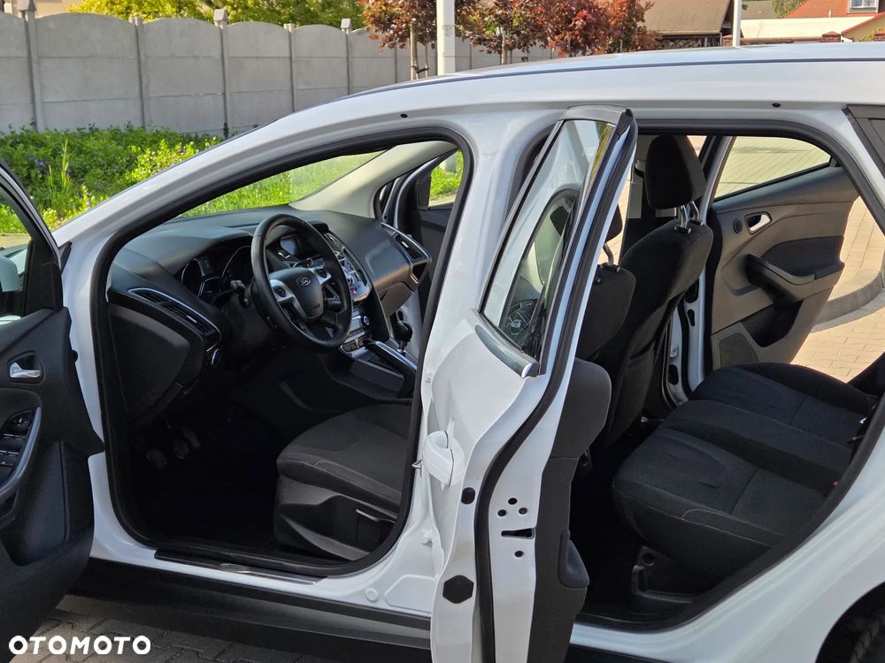Ford Focus 1.6 TDCi DPF SYNC Edition - 28