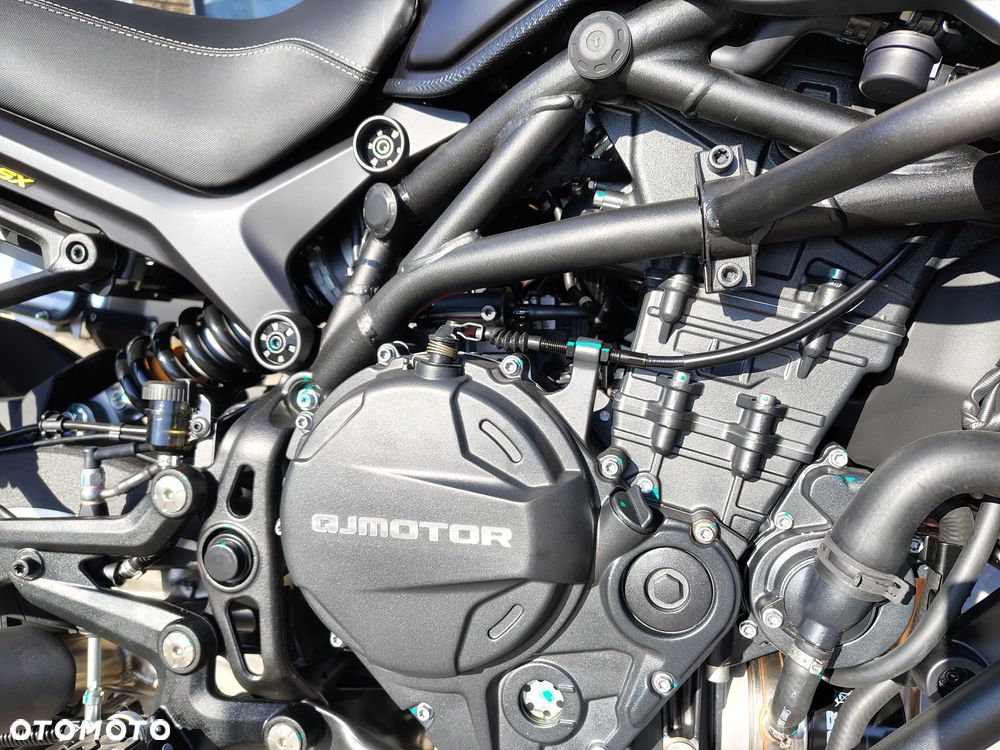 QJMOTOR SRT900S - 29