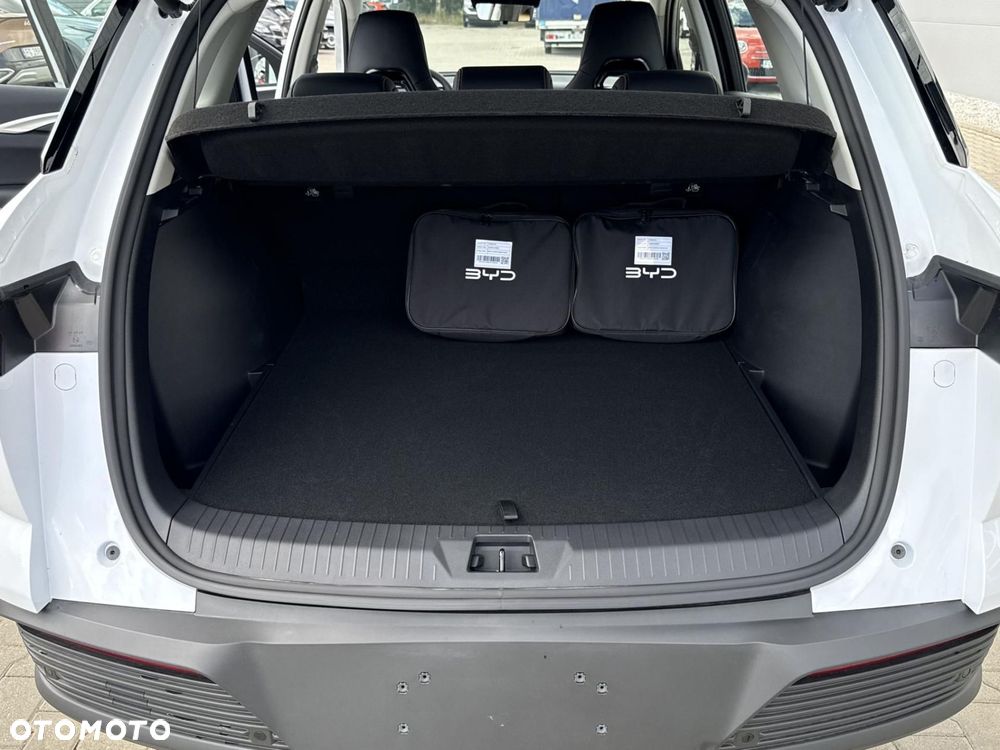 BYD Sealion 5 - 17