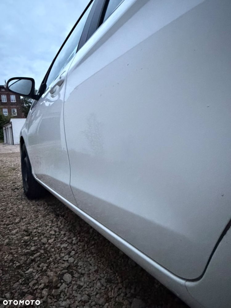 Toyota Yaris - 4