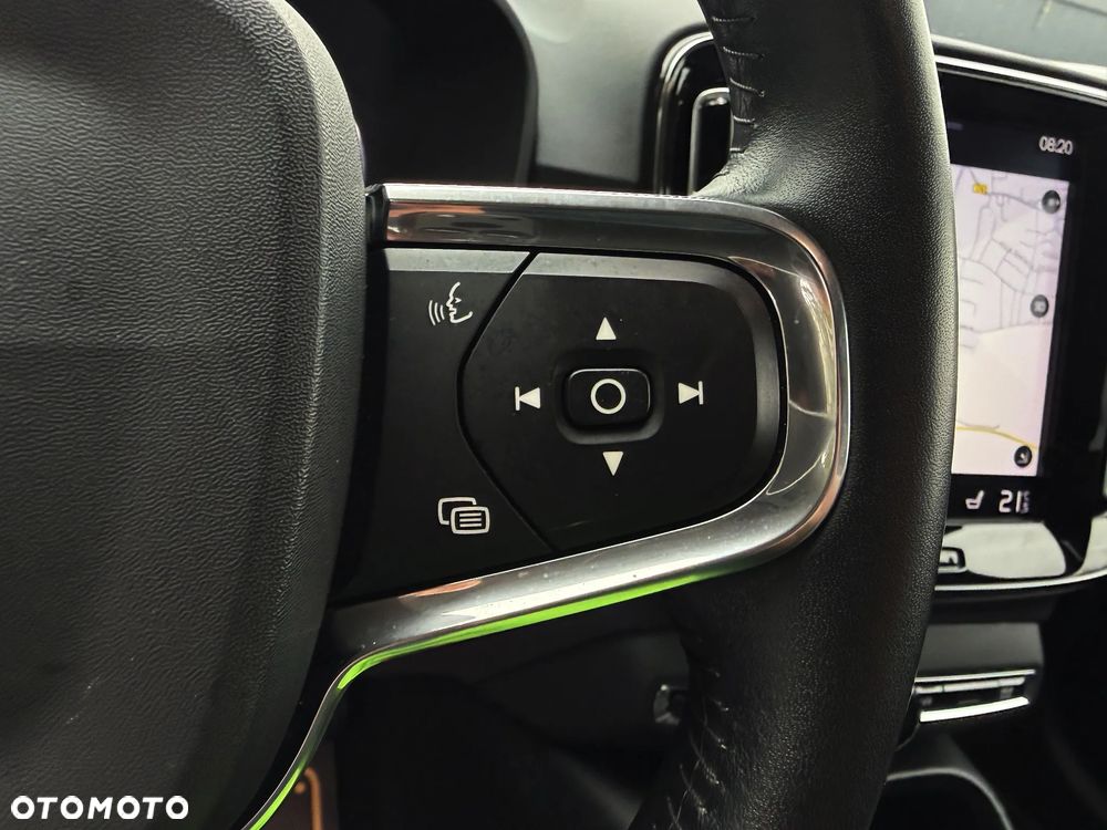 Volvo XC 40 D4 SCR AWD Momentum - 28