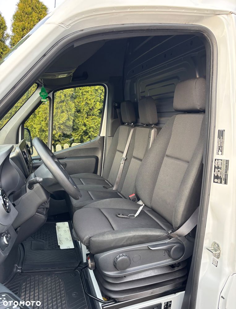Mercedes-Benz Sprinter - 10