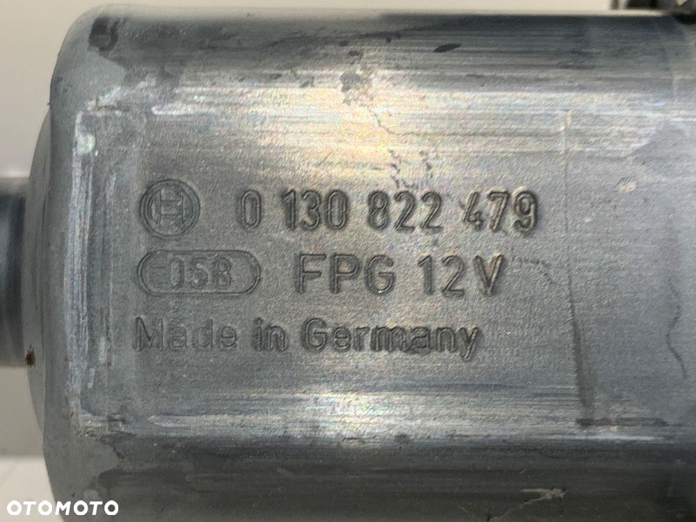 SILNIK PODNOSZENIA SZYBY LEWY PRZÓD - 99.00 PLN - RENAULT MEGANE III liftback (BZ0/1_, B3_) 2008 - - 4