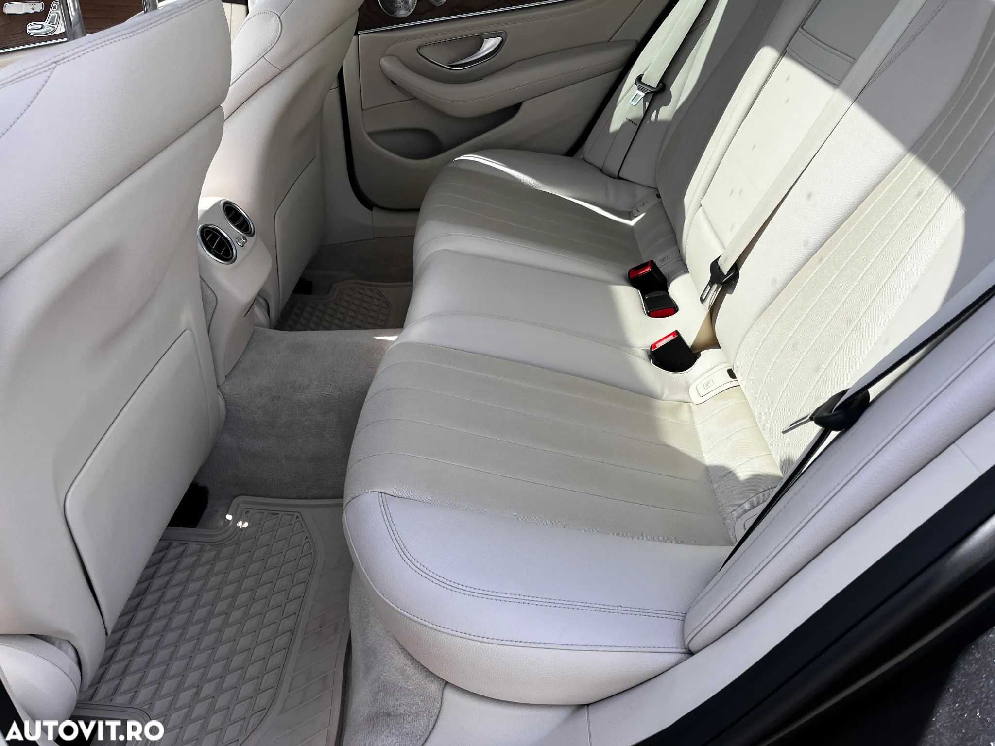 Mercedes-Benz E 300 9G-TRONIC Exclusive - 10