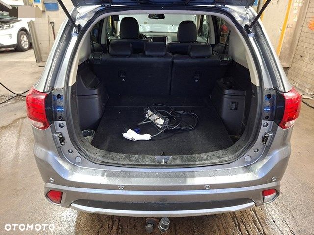 Mitsubishi Outlander Instyle NAVI + - 11