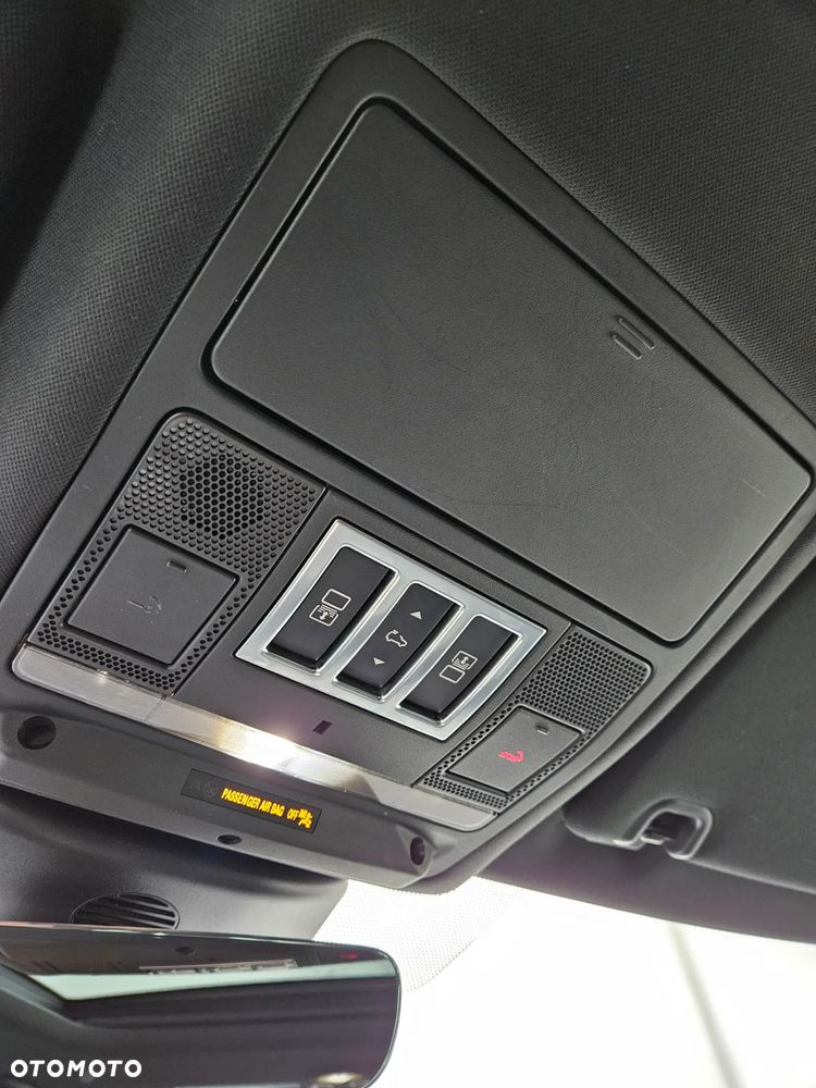 Land Rover Discovery 3.0 V6 Supercharged SE - 32