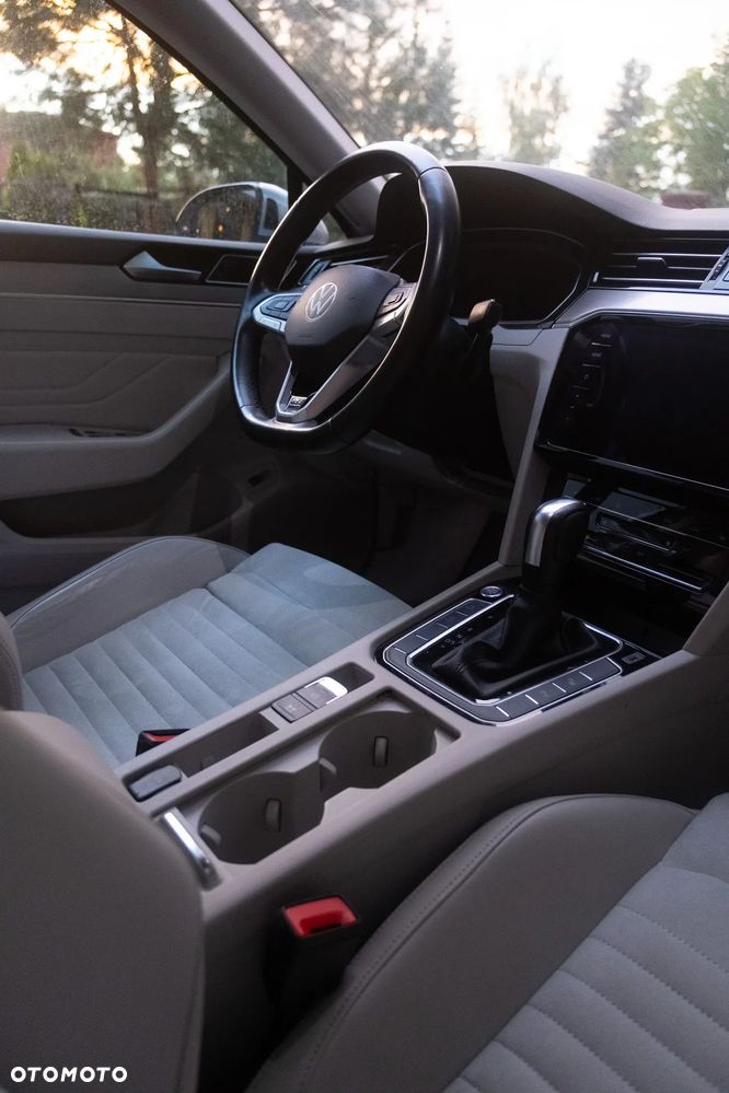 Volkswagen Passat 2.0 TSI Elegance DSG - 27