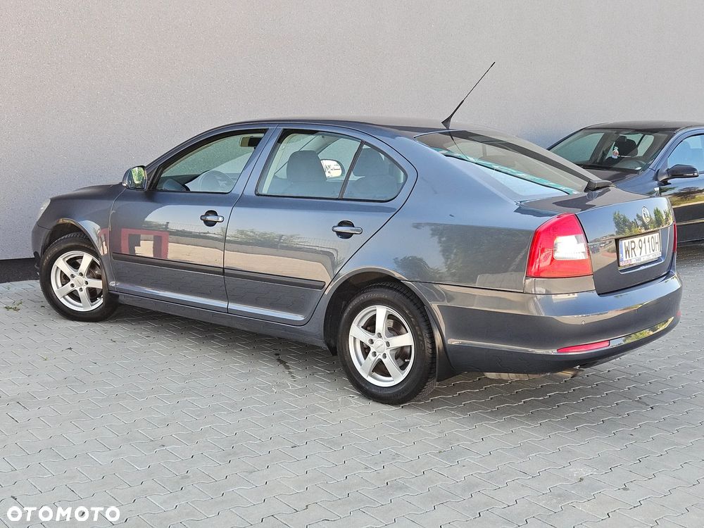 Skoda Octavia 1.6 Ambiente - 22