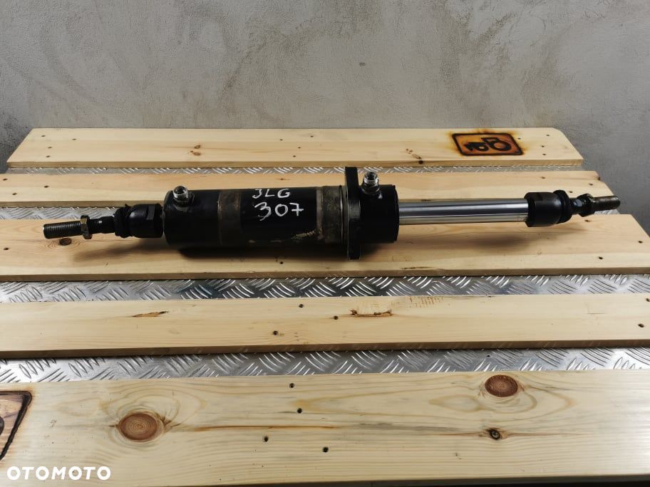 JLG 307 {Cylinder hydrauliczny skrętu} - 3