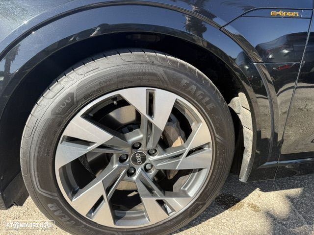 Audi e-tron 55 quattro - 22