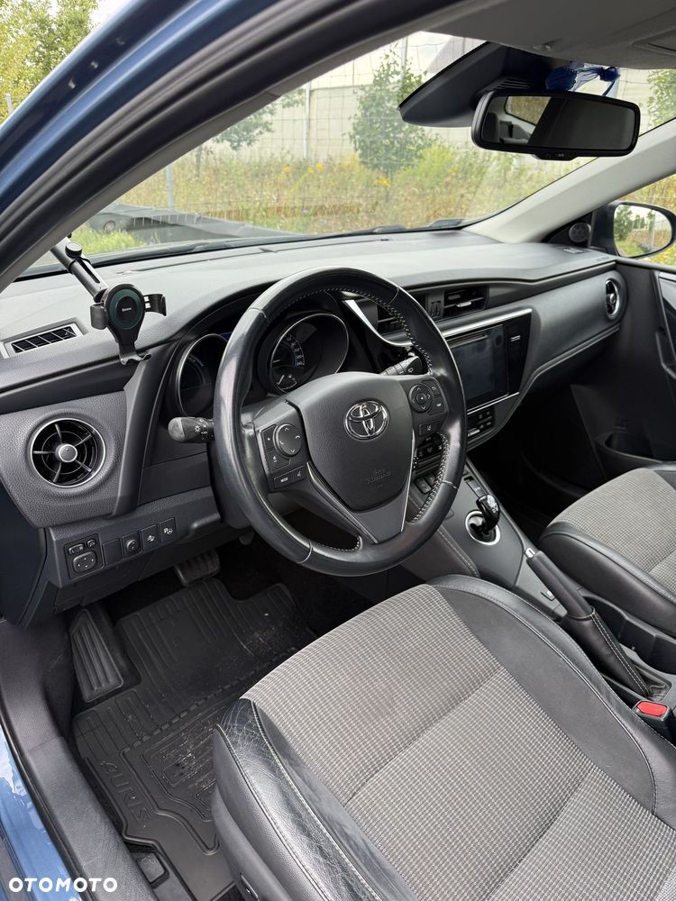 Toyota Auris Hybrid 135 Prestige - 9