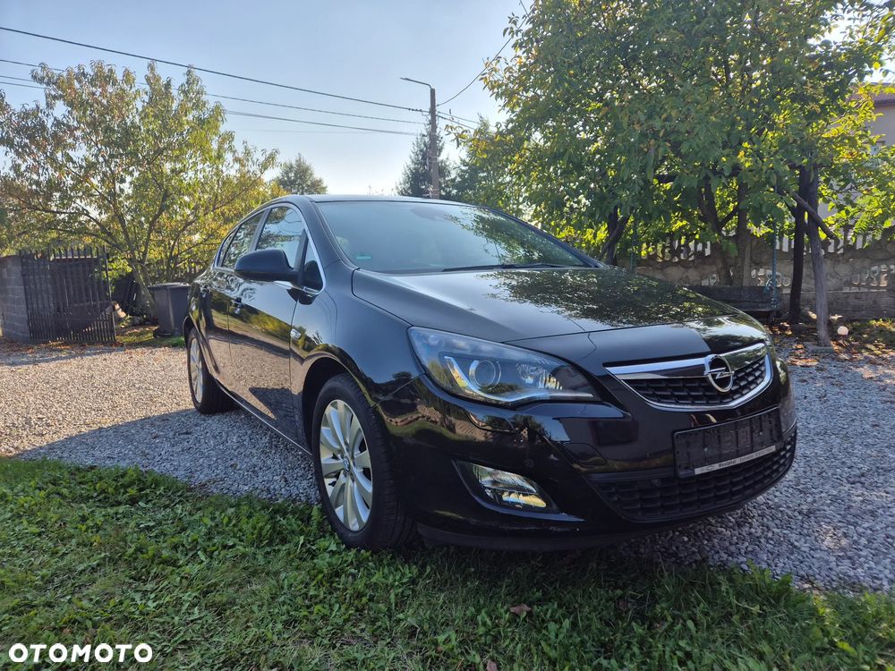 Opel Astra 1.6 Turbo Cosmo - 11