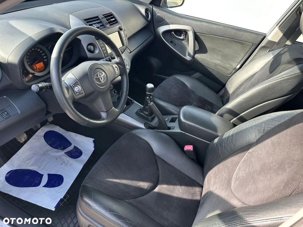 Toyota RAV4 2.2 D-4D 4x4 - 13