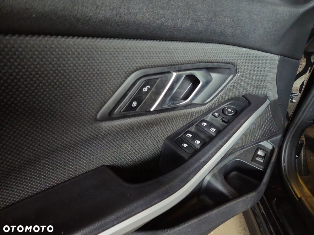 BMW Seria 3 318d MHEV Advantage - 21