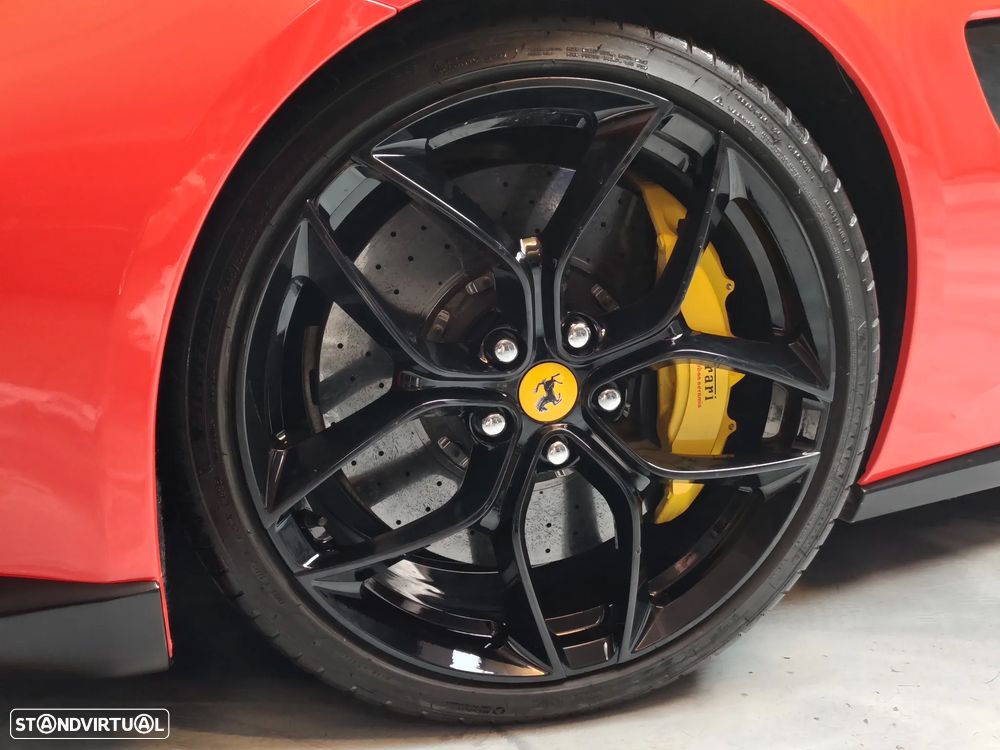 Ferrari GTC4 Lusso T - 42
