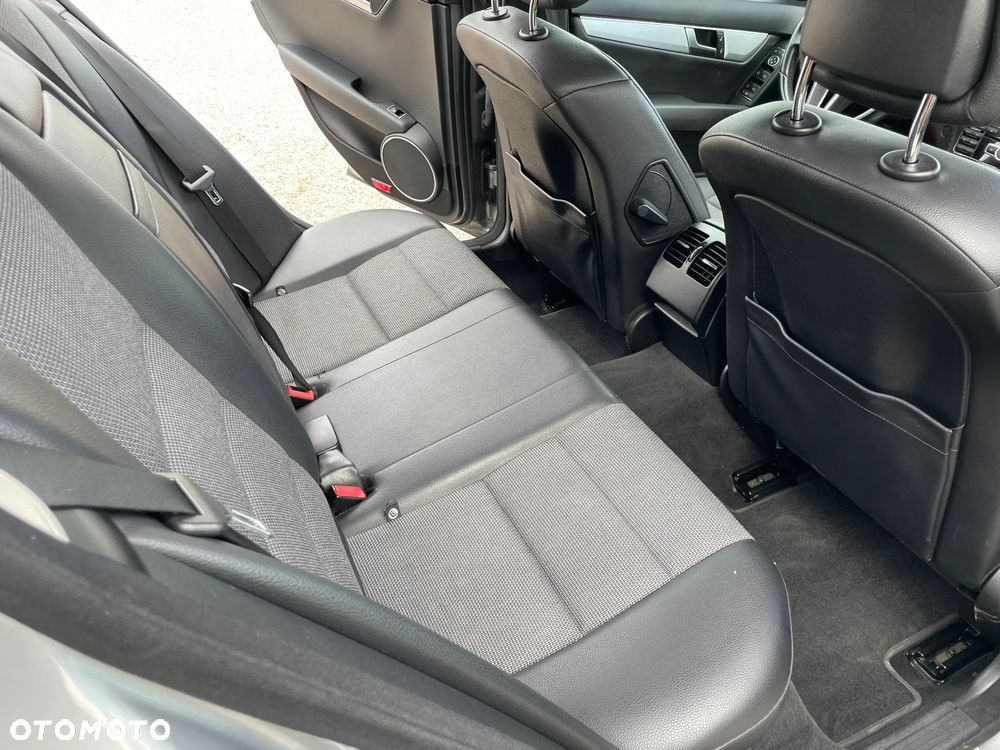 Mercedes-Benz Klasa C 180 BlueEFFICIENCY 7G-TRONIC Avantgarde - 20