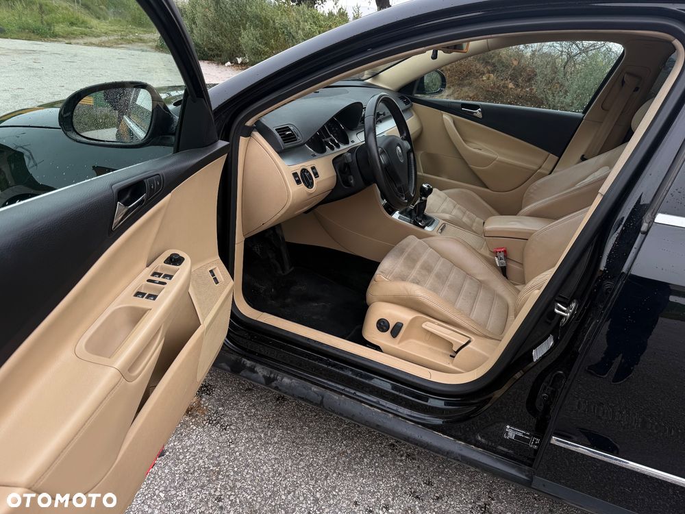 Volkswagen Passat 2.0 TDI Highline - 13
