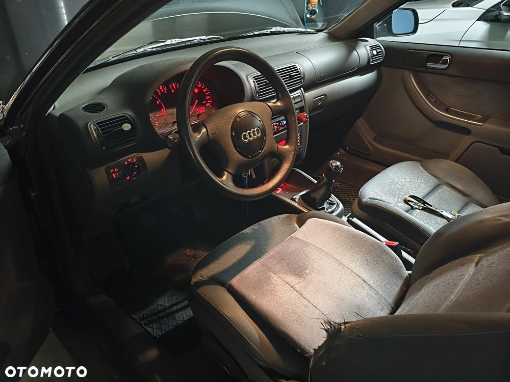 Audi A3 3-drzwiowe 1.6 Ambition - 22