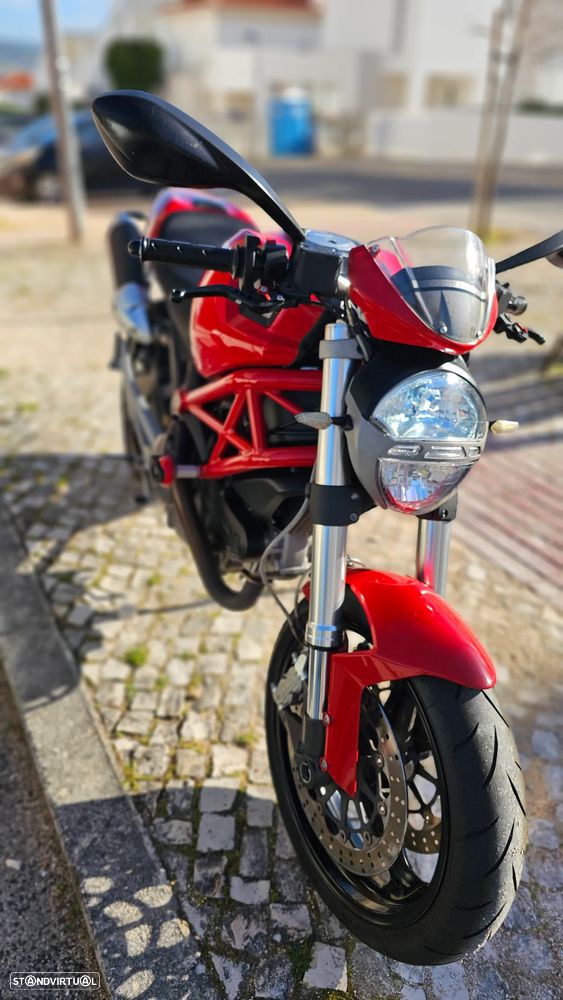 Ducati Monster 696+ - 2