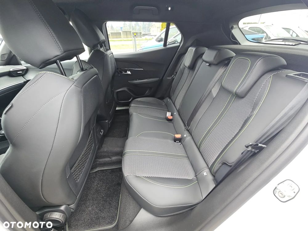 Peugeot 2008 PureTech mHEV GT e-DCS6 - 12