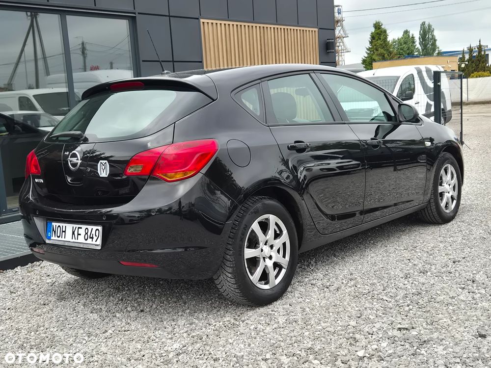 Opel Astra 1.6 Design Edition - 12