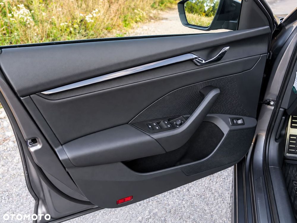 Skoda Octavia 2.0 TDI 4x4 Sportline DSG - 23