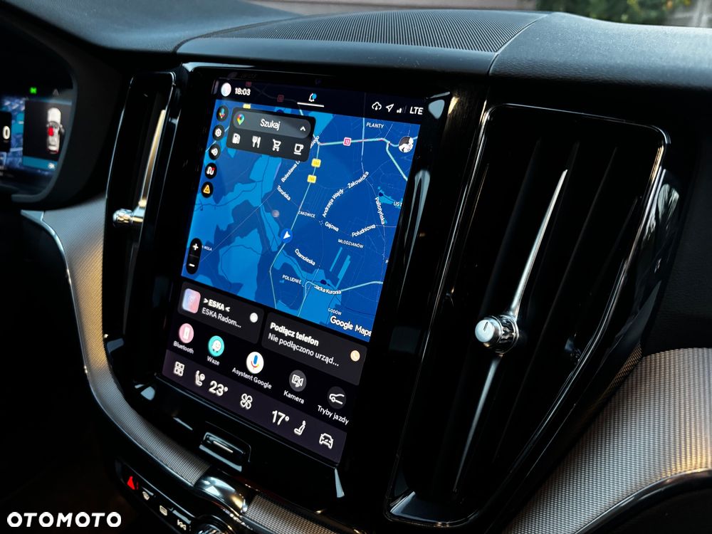 Volvo XC 60 B4 D Plus Dark - 27