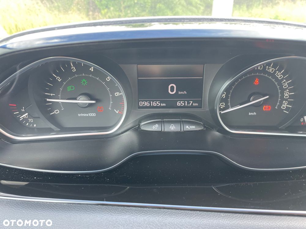 Peugeot 208 1.2 PureTech Allure - 11