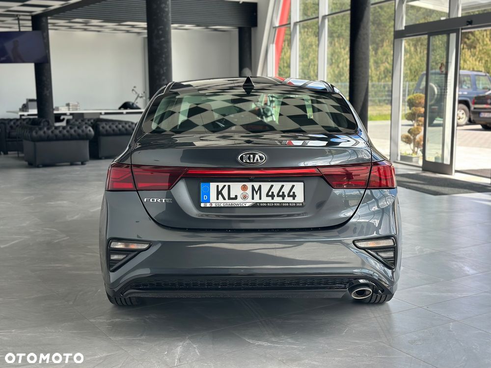 Kia Ceed - 10