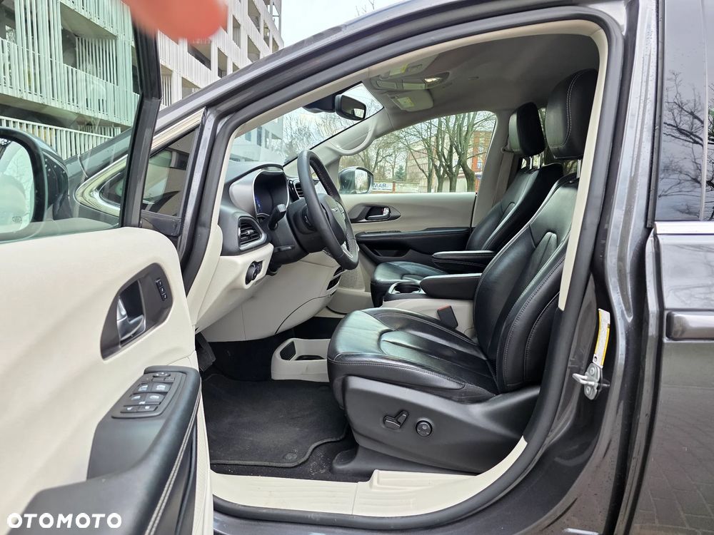 Chrysler Pacifica - 7