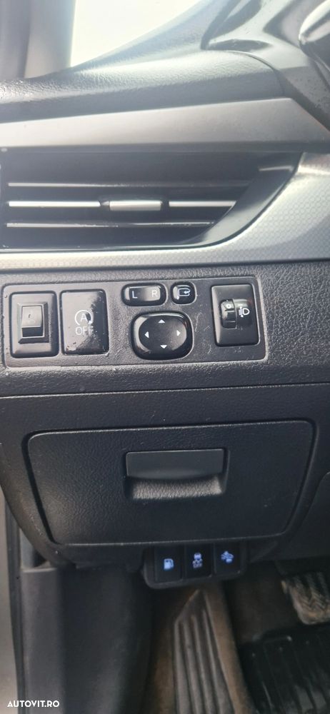 Toyota Avensis 2.0 D-4D Executive - 5