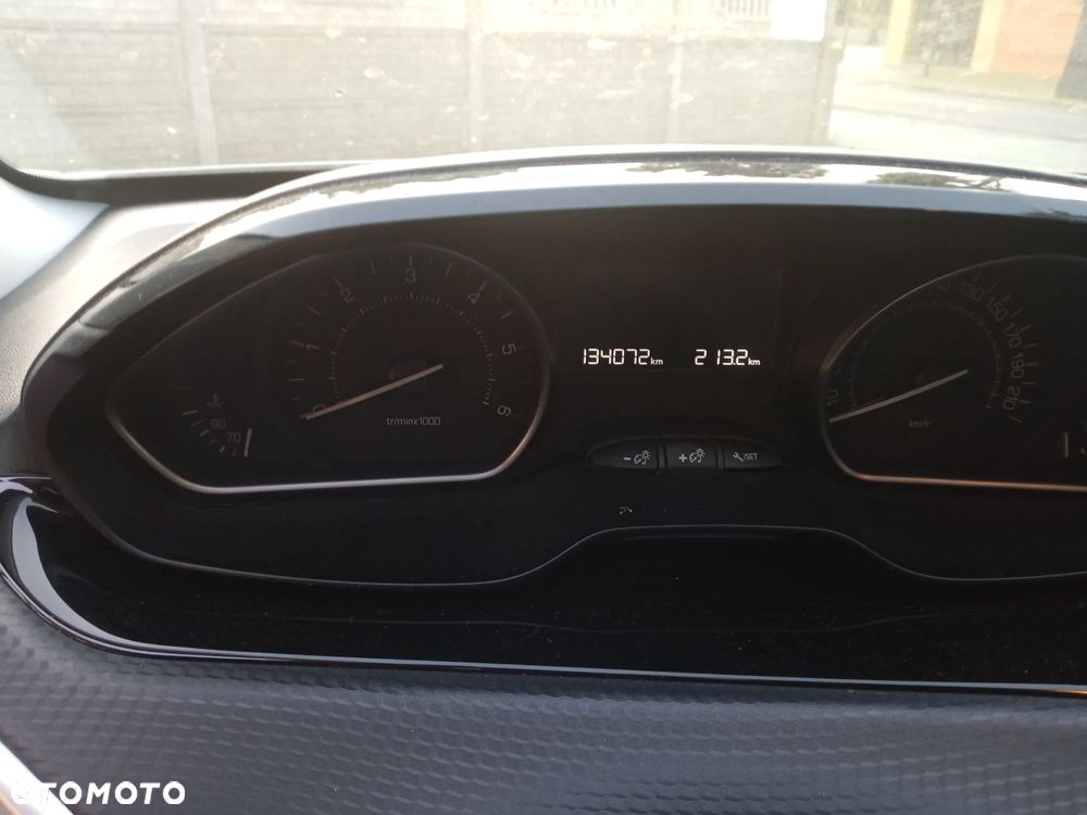 Peugeot 208 1.6 BlueHDi Active - 8