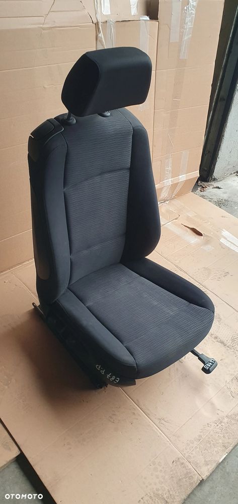 Fotel pasażera prawy przód przedni BMW I E81 - 3