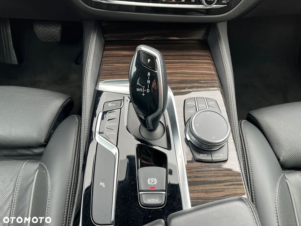 BMW Seria 5 520i Luxury Line - 19