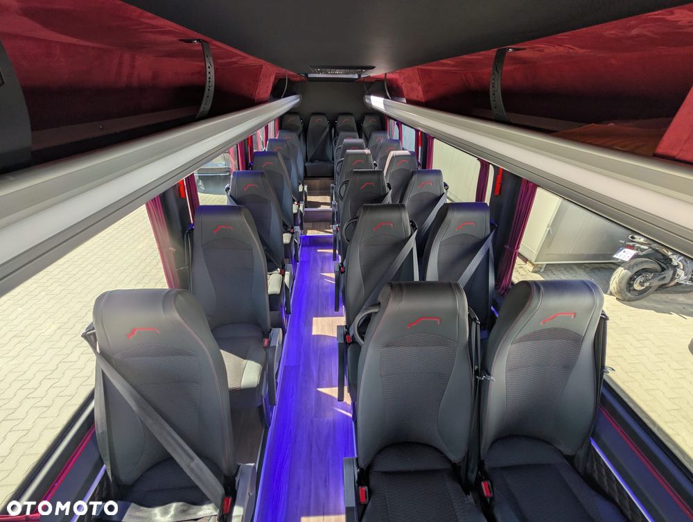 Mercedes-Benz Sprinter 517 - 22