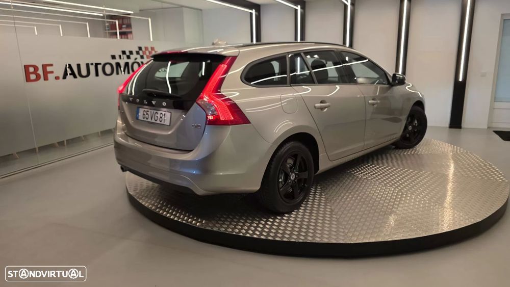 Volvo V60 1.6 D2 Momentum Eco - 4