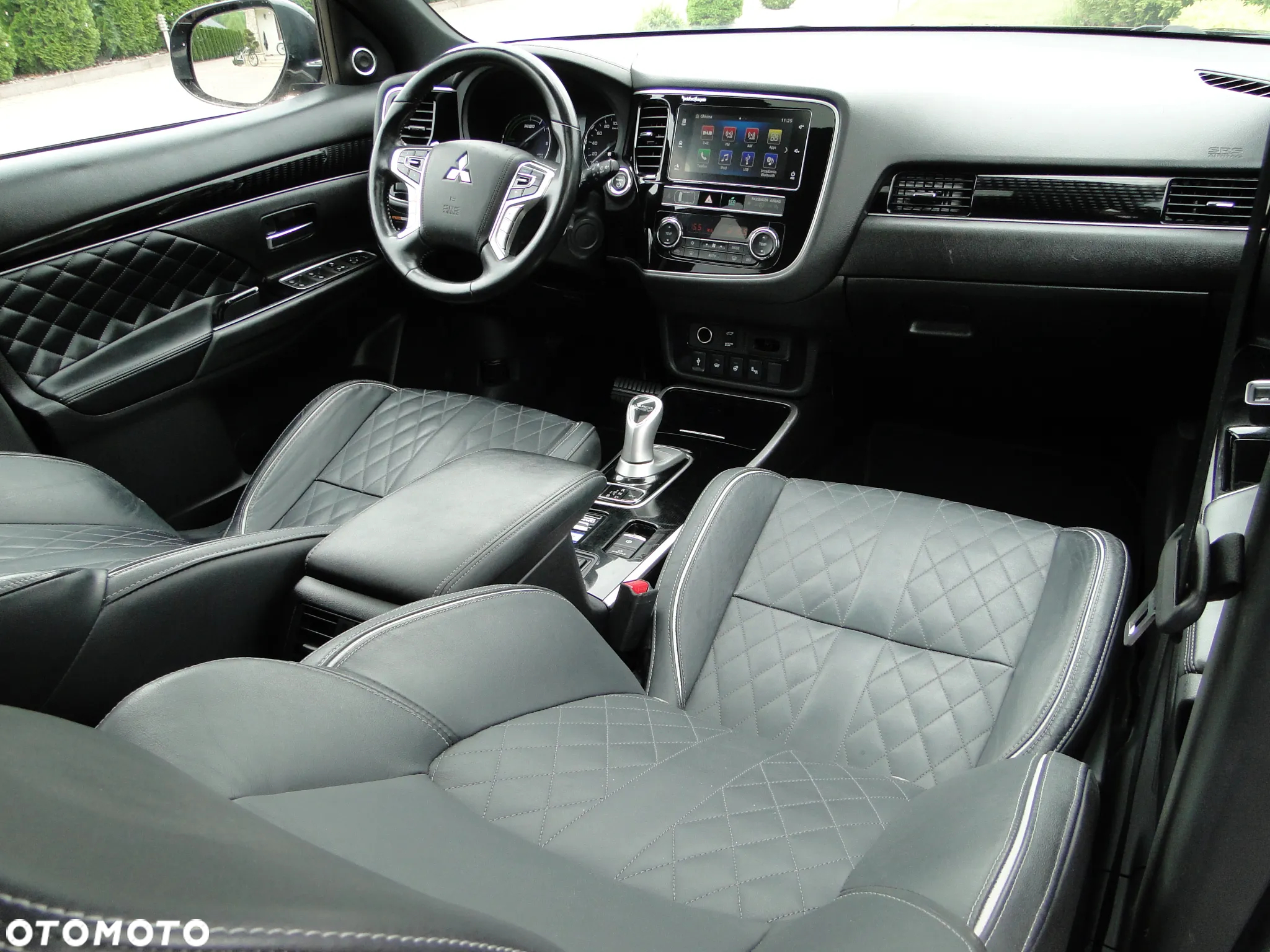 Mitsubishi Outlander PHEV Intense + - 26