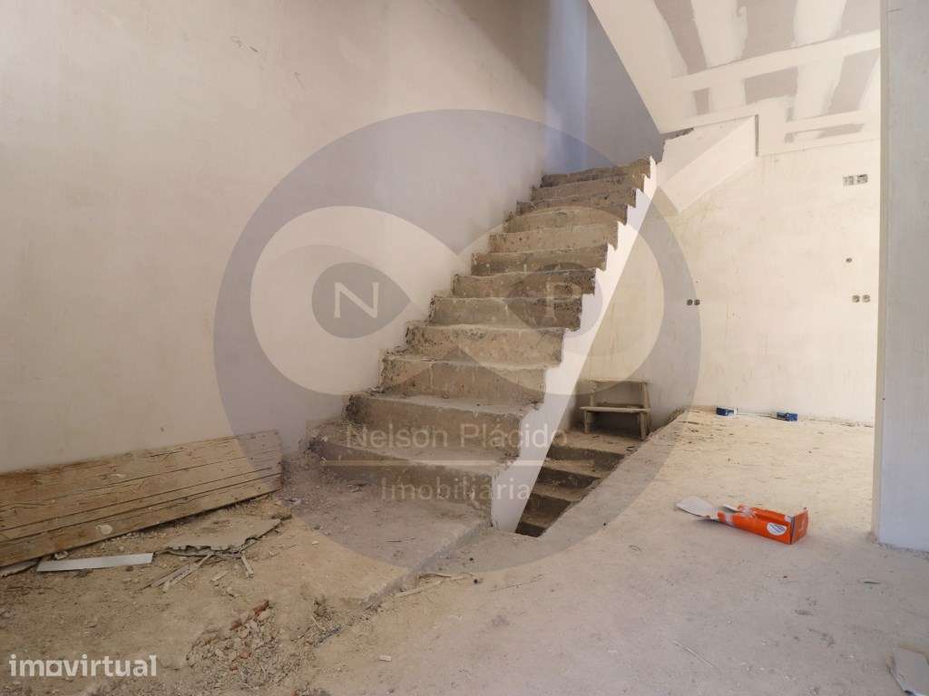 Em Construçao - Moradia Geminada em Caneças, 10 min. de Lisboa - Grande imagem: 3/21