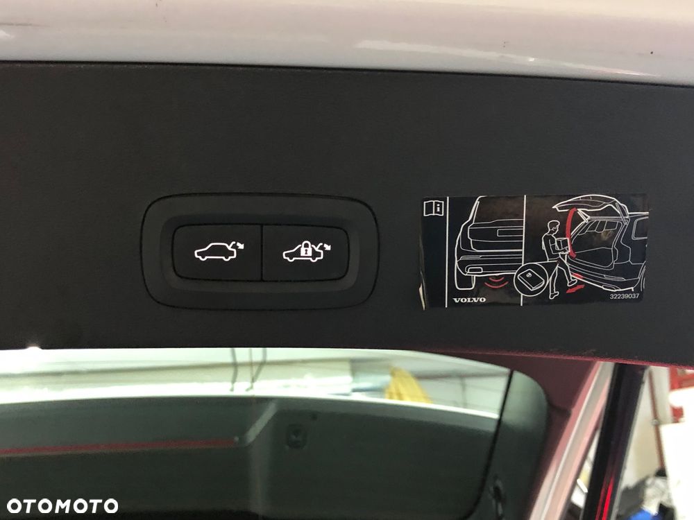 Volvo XC 40 T3 Geartronic RDesign - 23