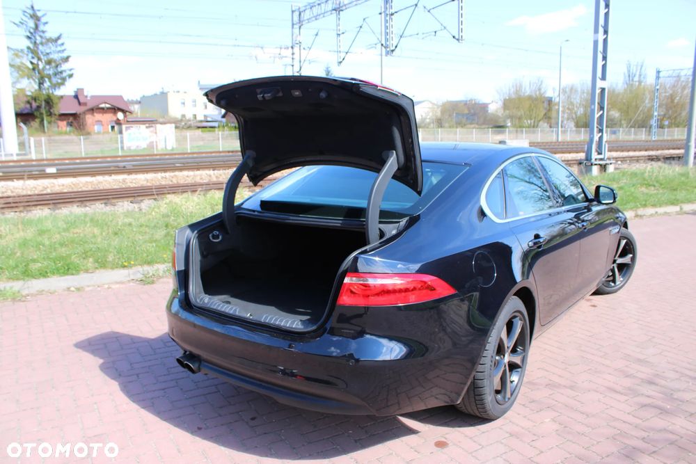 Jaguar XF 20d Prestige - 17