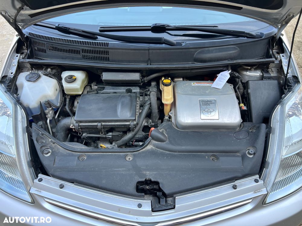 Toyota Prius (Hybrid) Sol - 16