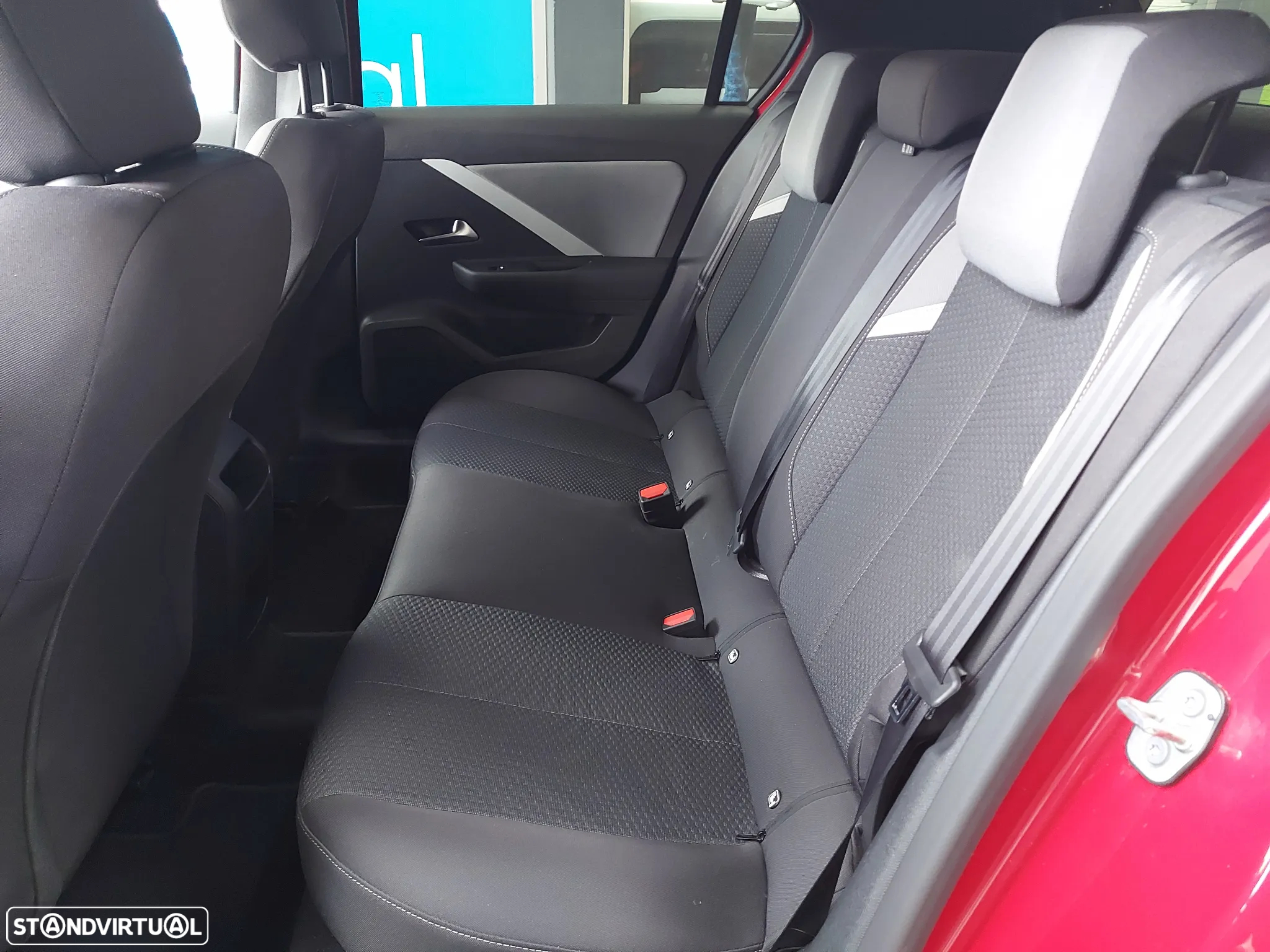Opel Astra 1.2 T Business Edition S/S - 11