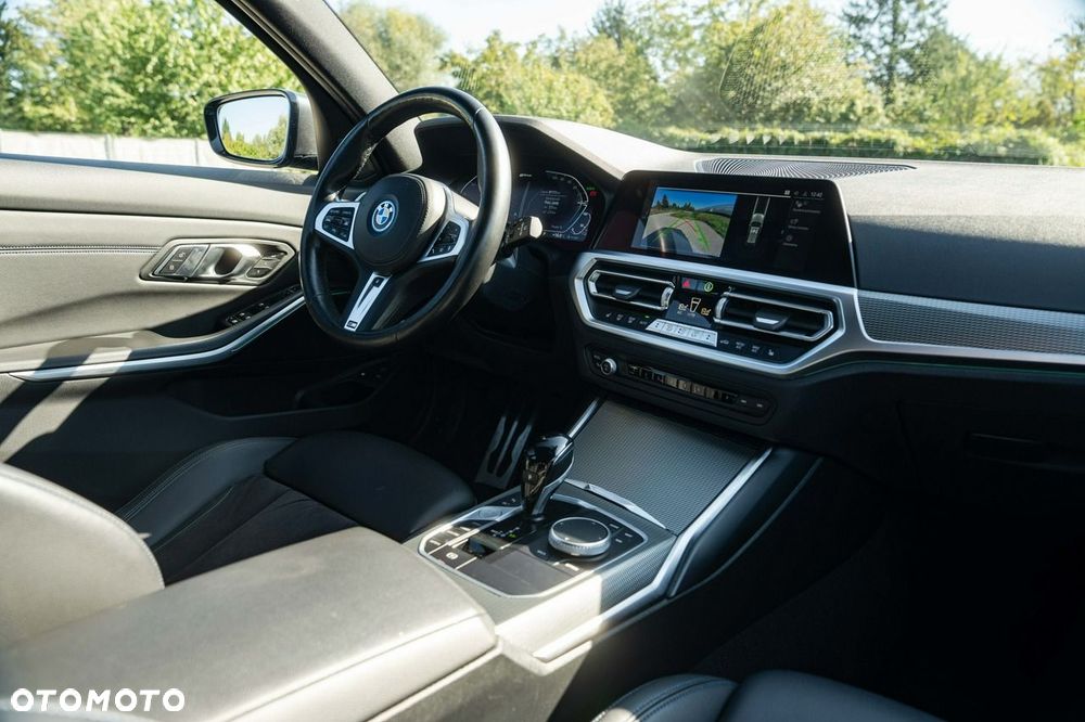 BMW Seria 3 330e PHEV M Sport - 27